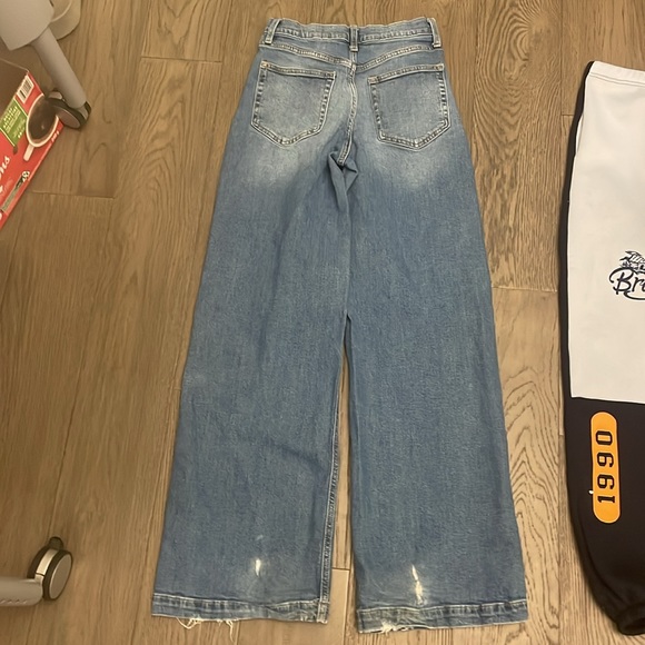 GAP JEANS lightly used - Picture 2 of 2